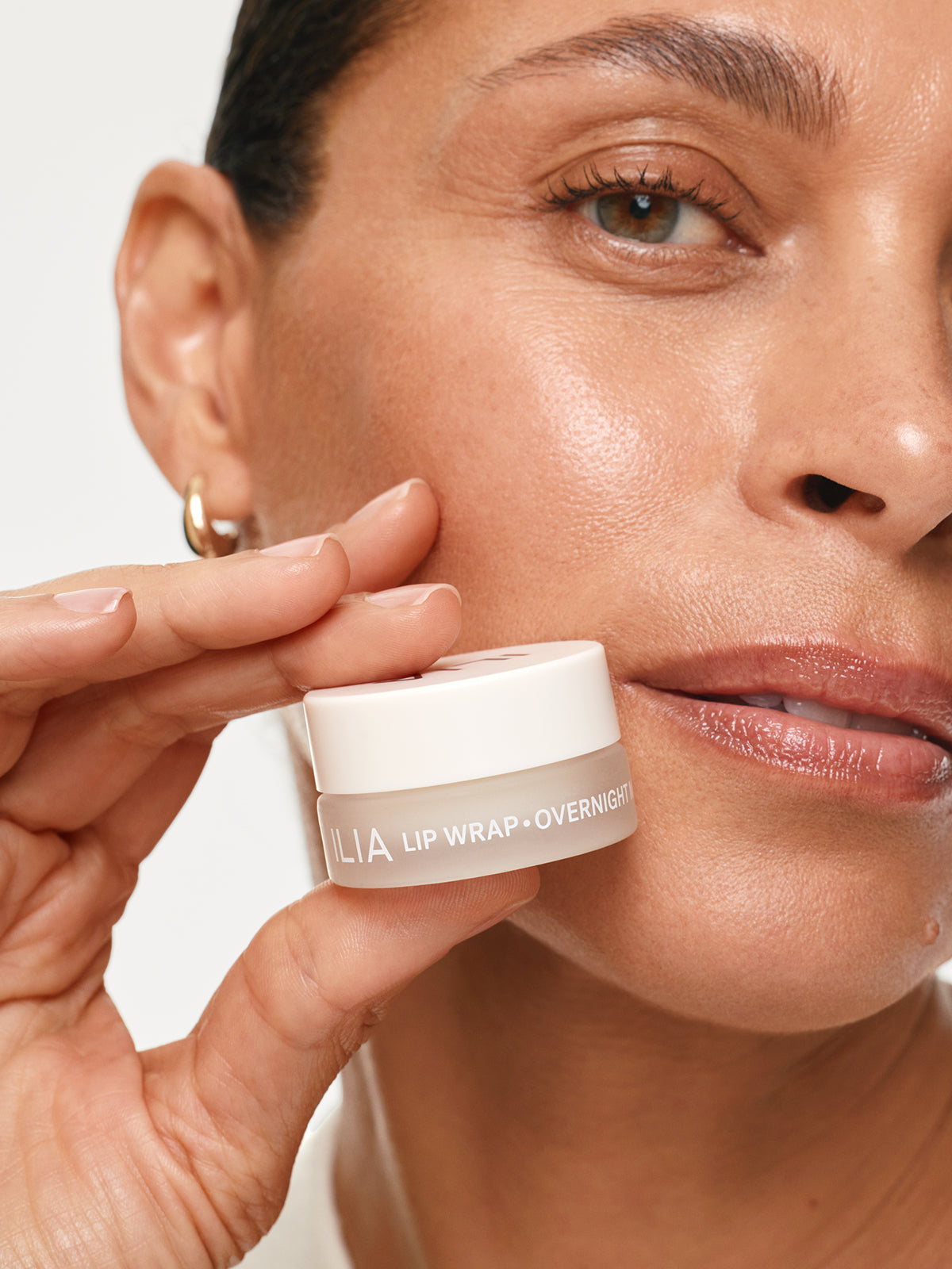 ILIA_Lip_Wrap_Overnight_Mask_04_1200x1600px.jpg